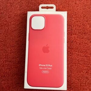 Apple iPhone 15 Plus Silicone Case - Pink Coral